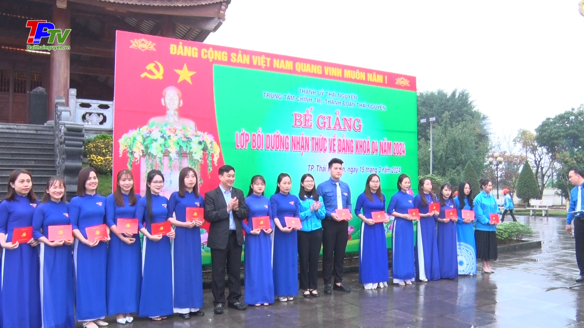 Bế mạc lớp bồi dưỡng nhận thức về Đảng cho đoàn viên ưu tú.