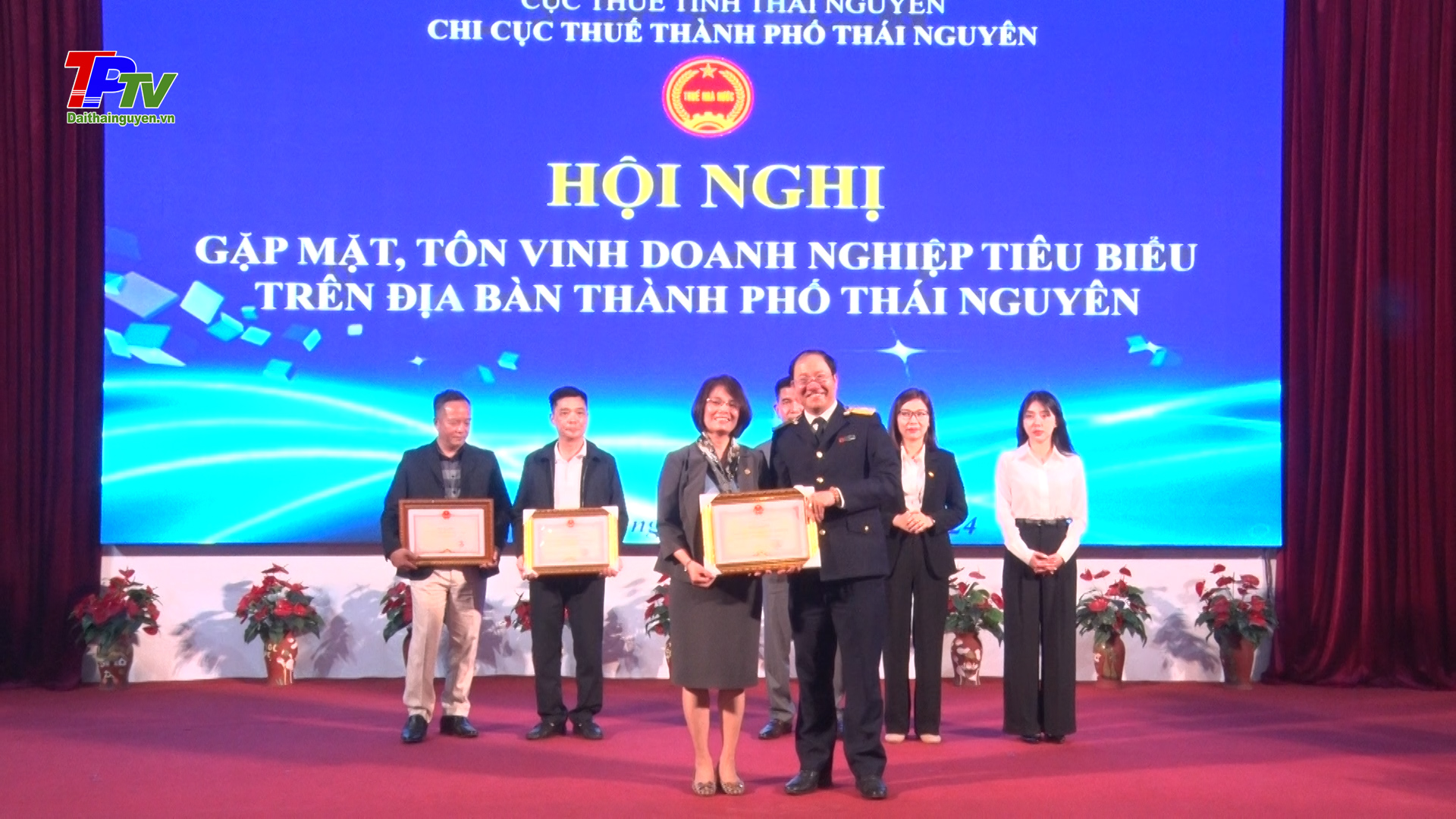 Chi cục Thuế thành phố Thái Nguyên: Gặp mặt tôn vinh các doanh nghiệp tiêu biểu.