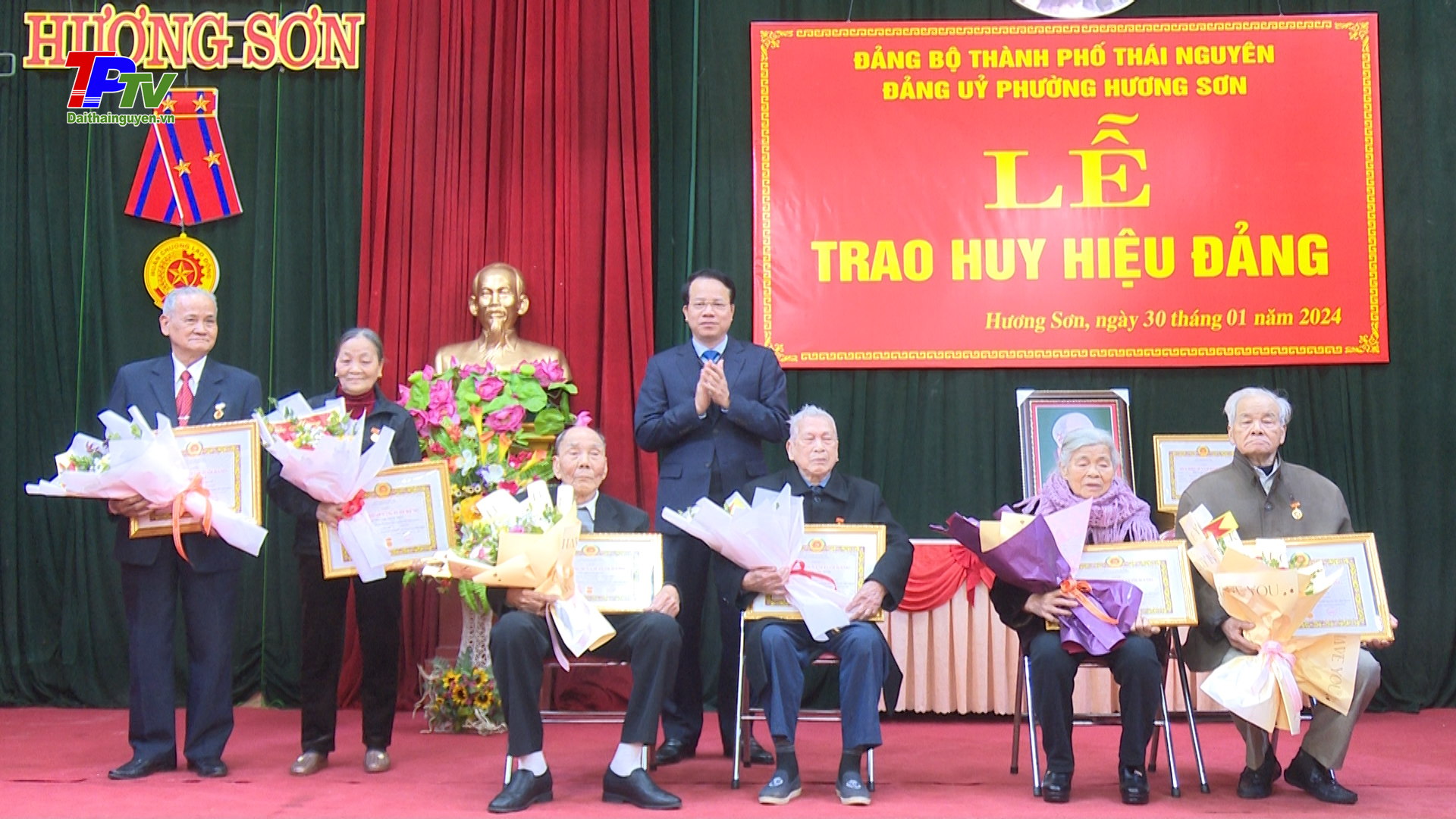 Đảng bộ thành phố Thái Nguyên: Trên 440 Đảng viên được trao tặng Huy hiệu Đảng 3/2/2024