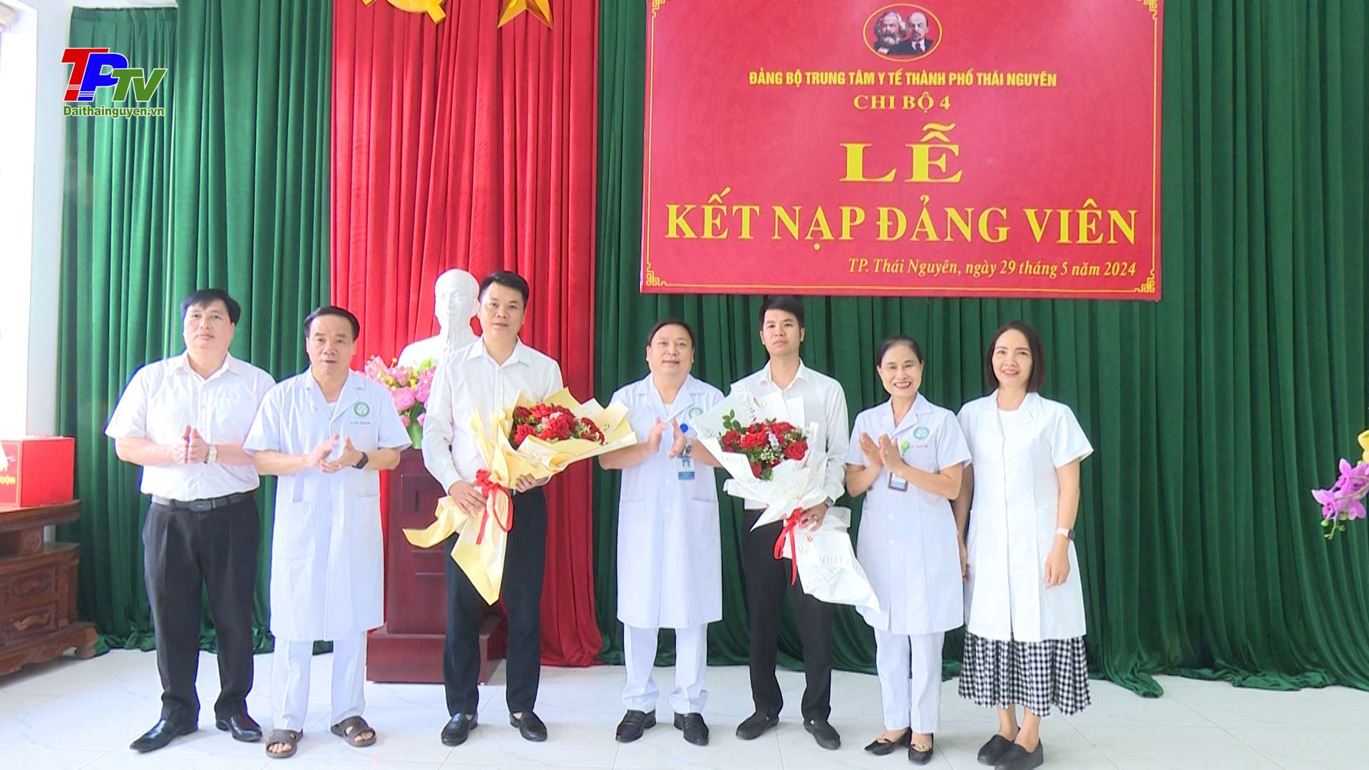 Đảng bộ Trung tâm Y tế thành phố Thái Nguyên: Kết nạp Đảng viên mới.