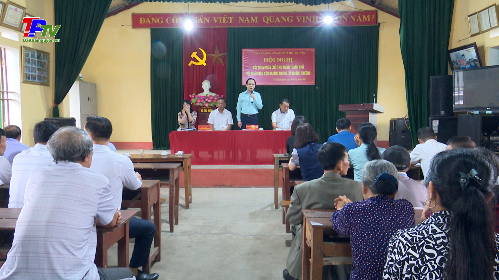 Đồng chí Chủ tịch UBND TP Thái Nguyên đối thoại với nhân dân xóm Huống Trung