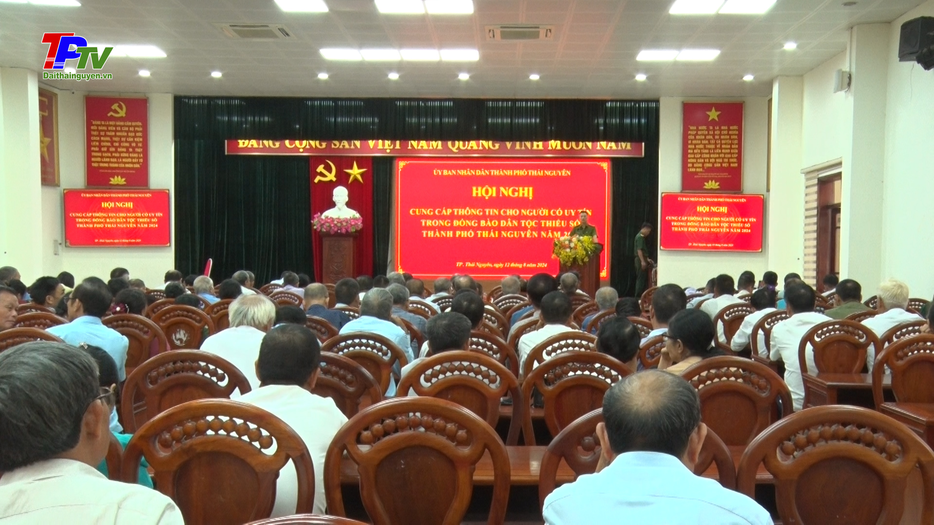 Hội nghị cung cấp thông tin cho người có uy tín trong đồng bào dân tộc thiểu số và miền núi.