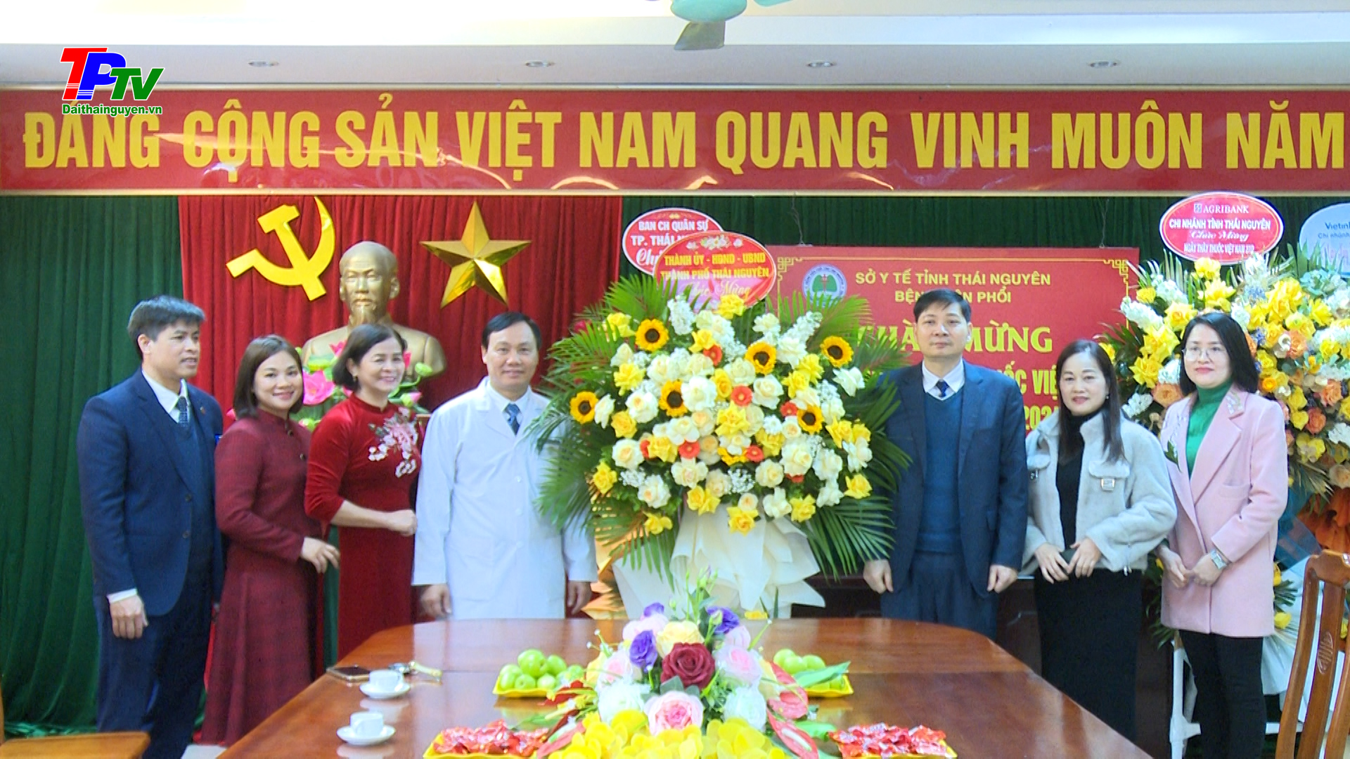 Lãnh đạo TP Thái Nguyên chúc mừng các đơn vị y tế nhân kỷ niệm 69 năm Ngày Thầy thuốc Việt Nam.