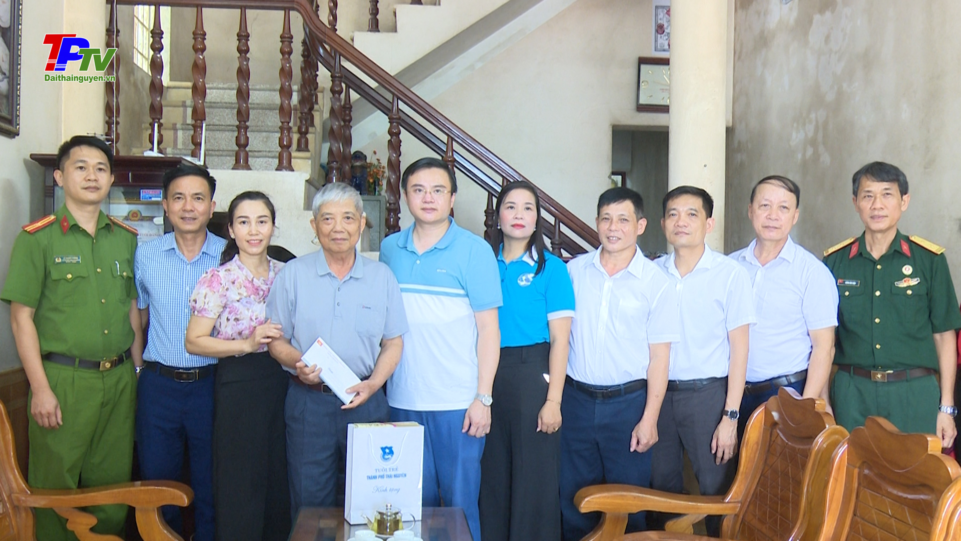 Phường Đồng Bẩm tổ chức thăm, tặng quà các đối tượng chính sách, người có công.