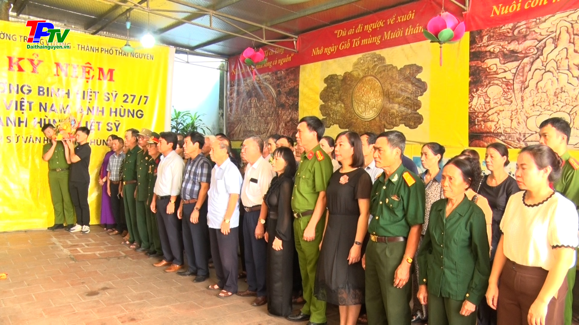 Phường Trưng Vương dâng hương tưởng nhớ các Anh hùng liệt sĩ.