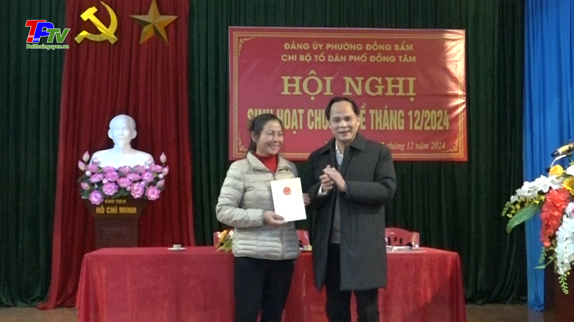 Đồng chí Chủ tịch UBND thành phố dự sinh hoạt chuyên đề tháng 12 năm 2024 tại Chi bộ tổ dân phố Đồng Tâm.