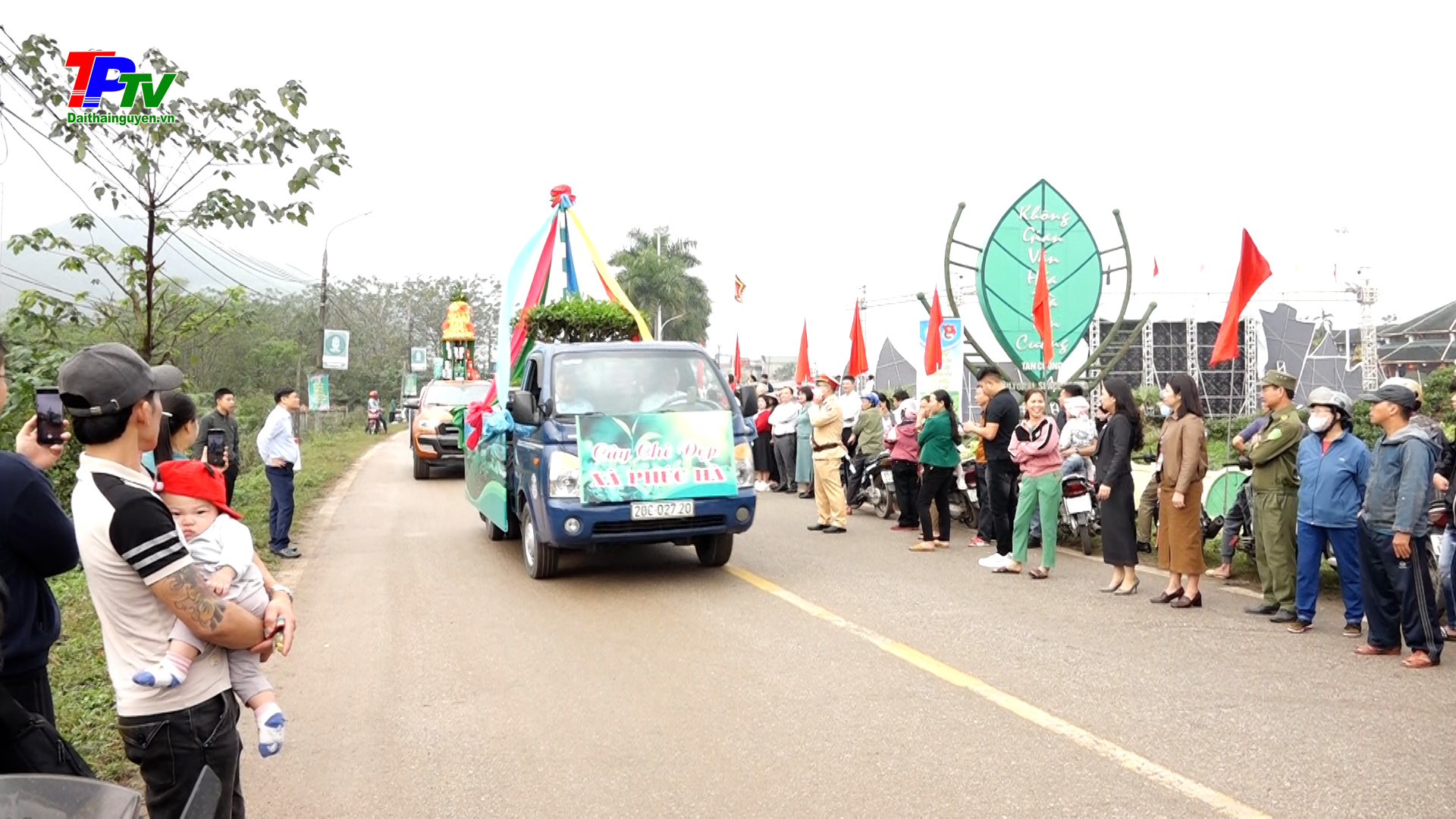 Sôi nổi hoạt động tại lễ hội Trà xuân Tân Cương