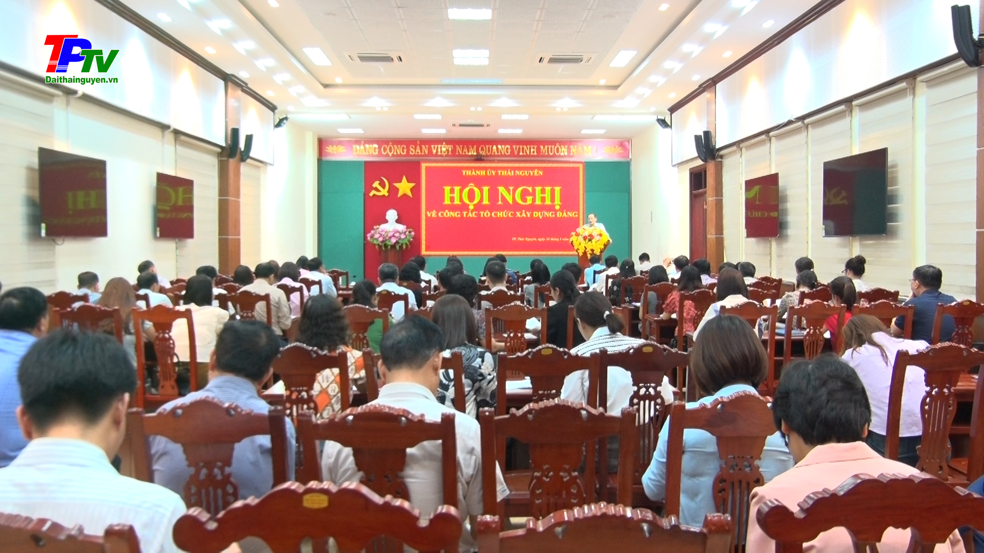 Tăng cường ứng dụng sổ tay đảng viên điện tử trong sinh hoạt chi bộ.