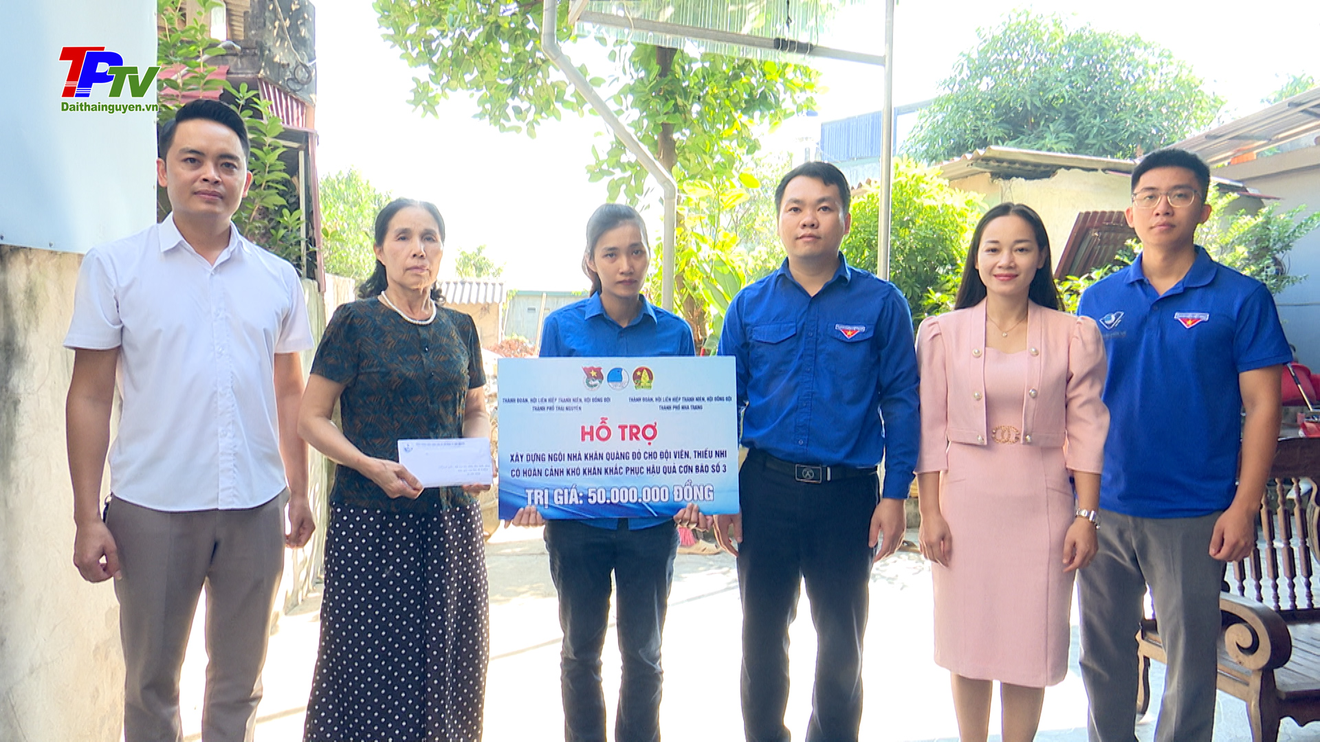 Thành đoàn Thái Nguyên hỗ trợ 100 triệu đồng cho gia đình đội viên, thiếu nhi xây dựng nhà khắc phục hậu quả cơn bão số 3.