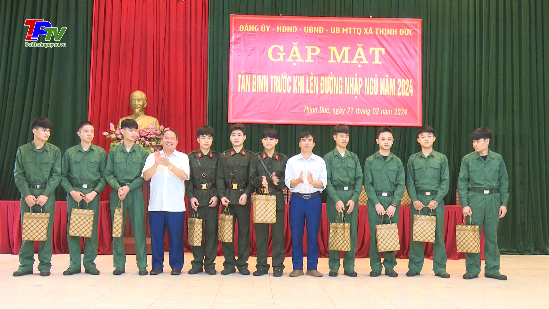 Xã Thịnh Đức gặp mặt động viên 20 tân binh lên đường nhập ngũ