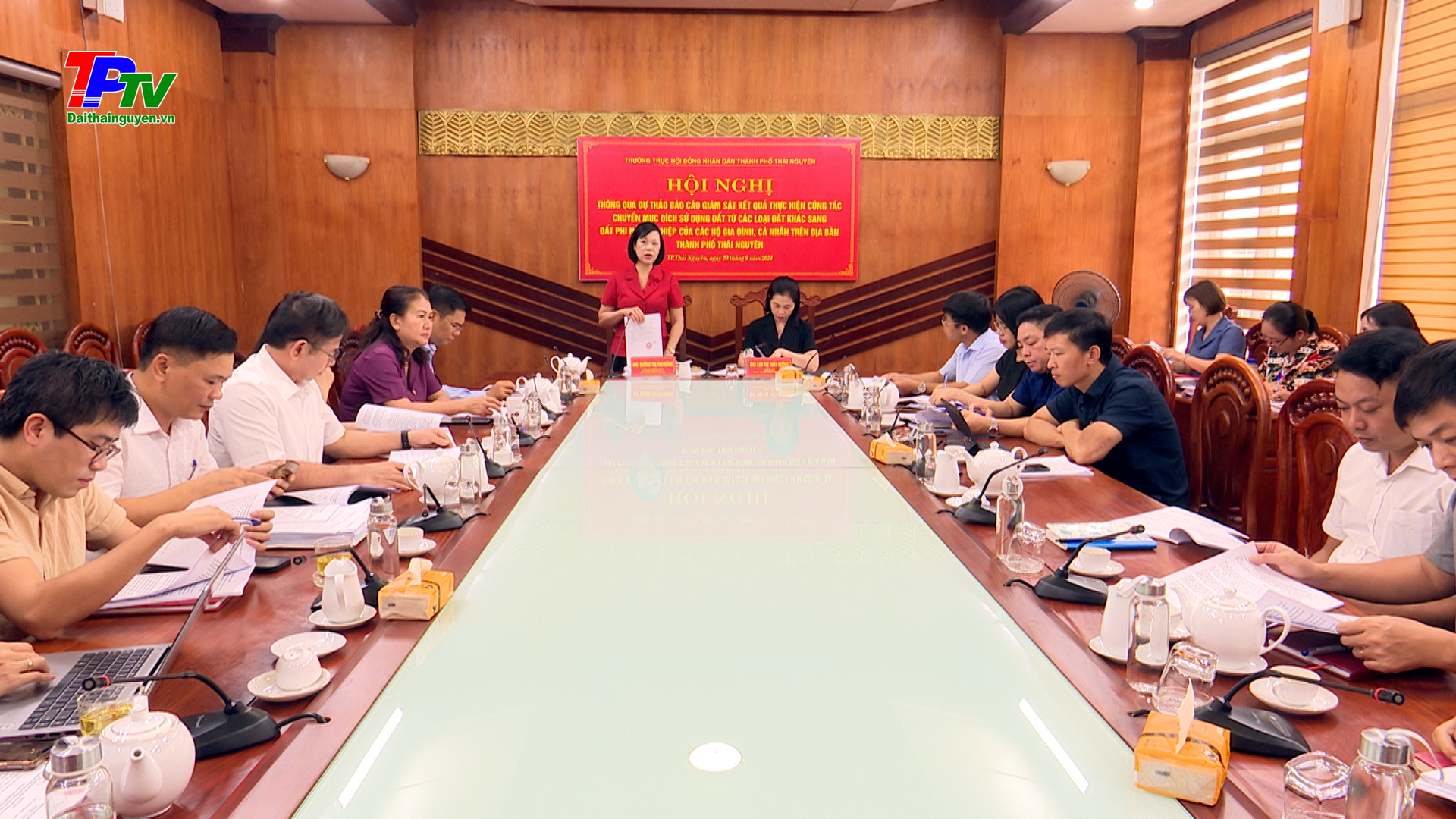 Thông qua Dự thảo Báo cáo giám sát kết quả thực hiện công tác chuyển mục đích sử dụng đất từ các loại đất khác sang đất phi nông nghiệp.