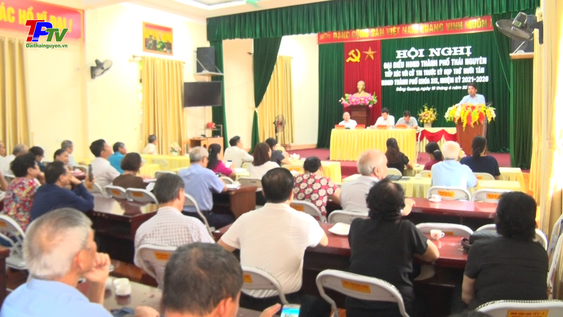 Tiếp xúc cử tri phường Đồng Quang trước kỳ họp thứ 18, HĐND thành phố Thái Nguyên.