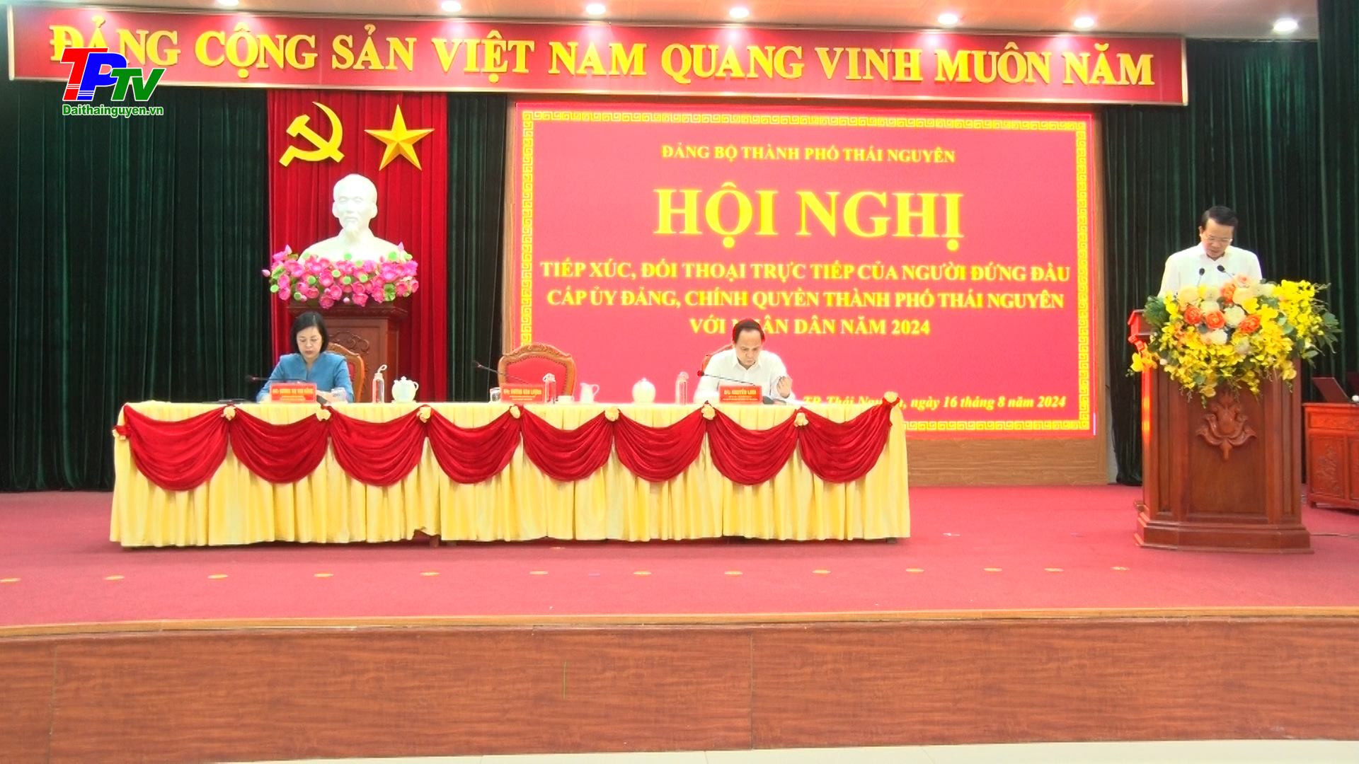 Người đứng đầu cấp ủy, chính quyền thành phố Thái Nguyên tiếp xúc đối thoại với nhân dân.