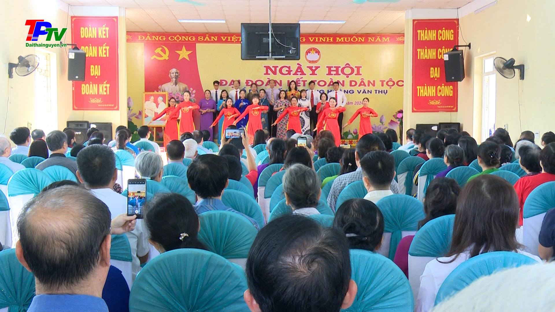 Tổ dân phố 6, phường Hoàng Văn Thụ tổ chức Ngày hội Đại đoàn kết điểm của tỉnh.