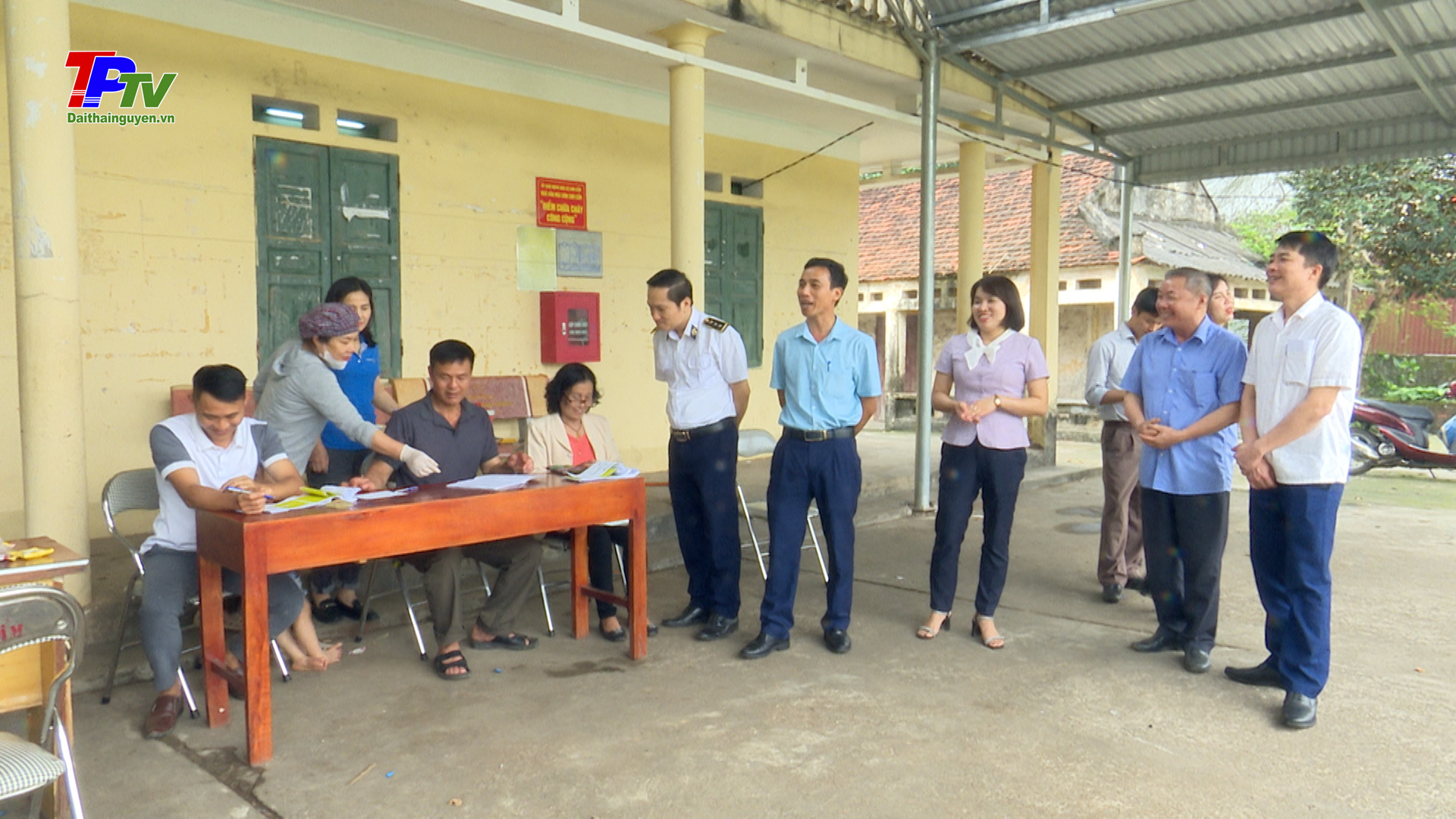 TP. Thái Nguyên: Tiêm phòng đồng khởi vắc-xin dại cho đàn chó mèo.