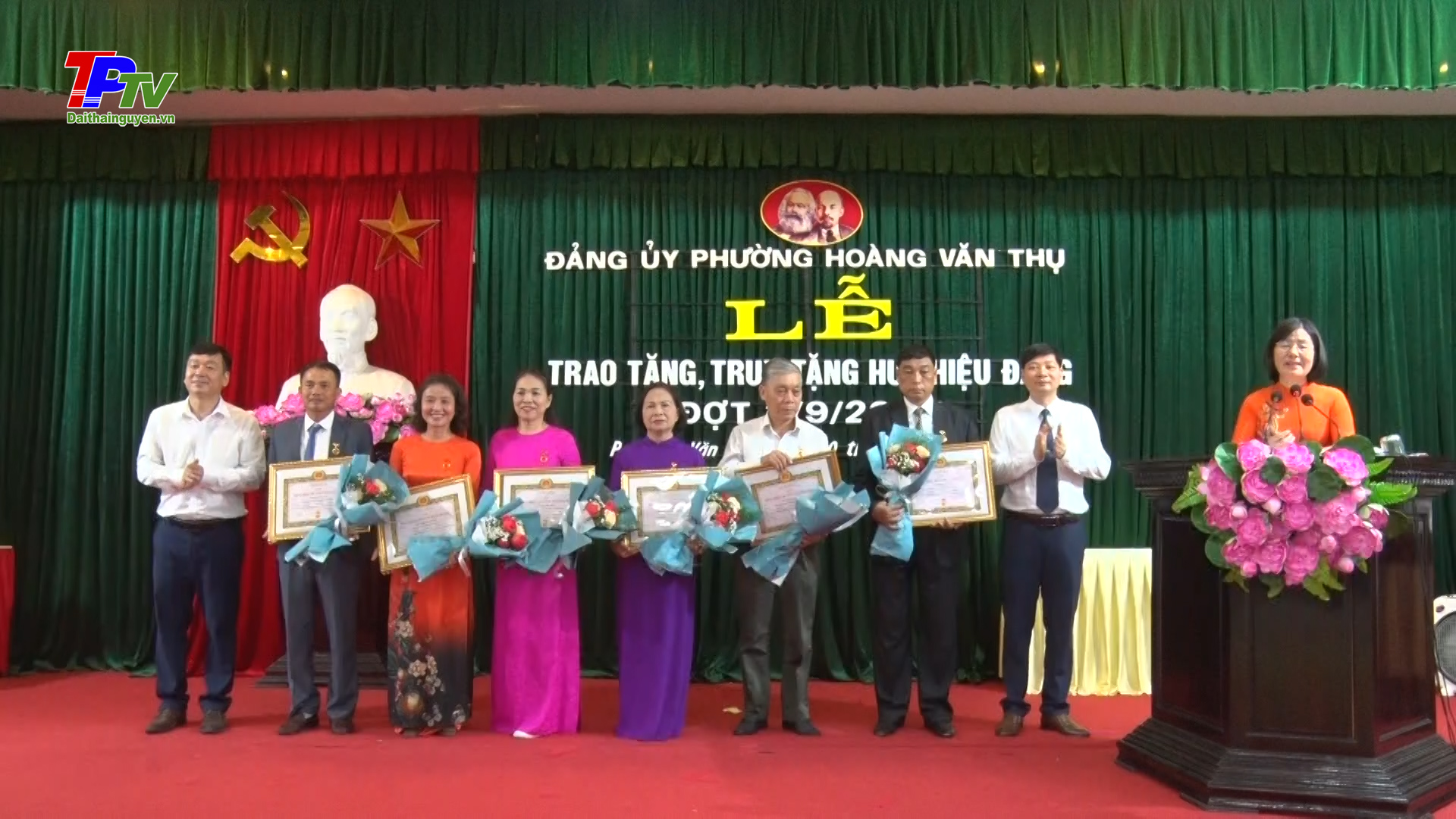 Đảng bộ phường Hoàng Văn Thụ: Trao tặng, truy tặng Huy hiệu Đảng đợt 2/9/2024.
