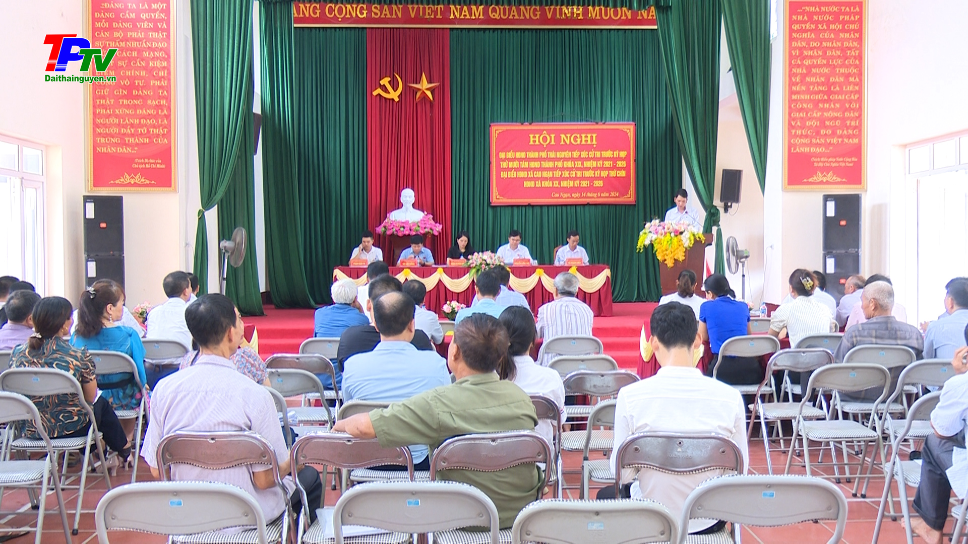 Đại biểu HĐND thành phố Thái Nguyên tiếp xúc cử tri xã Cao Ngạn trước kỳ họp thứ 18.