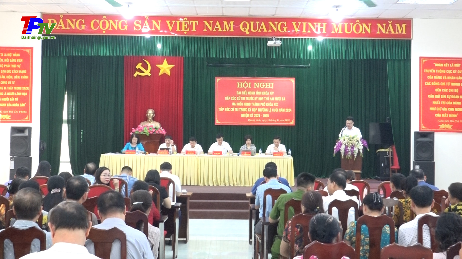 Đại biểu HĐND tỉnh, thành phố tiếp xúc cử tri phường Quang Vinh.