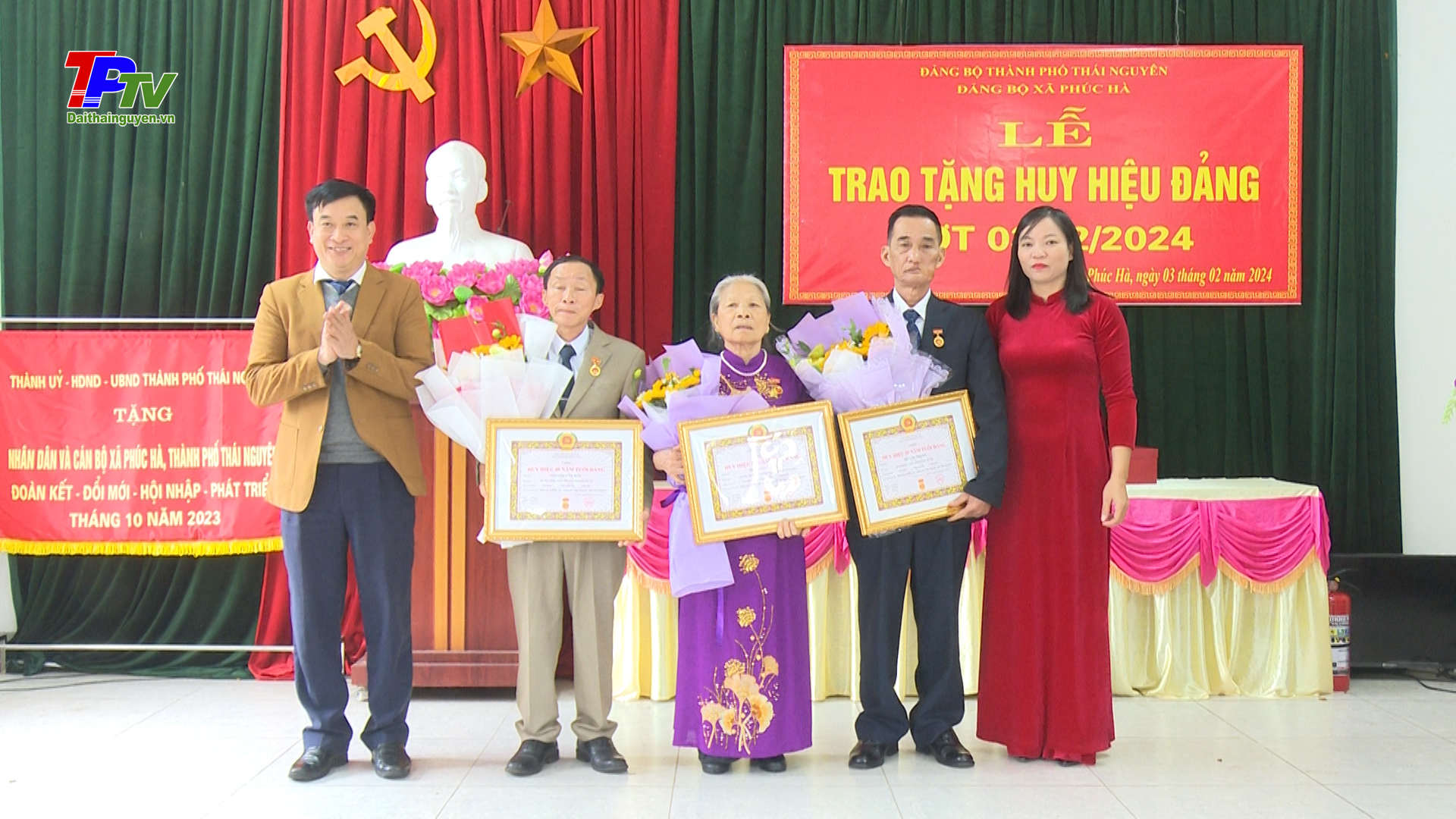 Đảng bộ xã Phúc Hà tổ chức Lễ trao tặng Huy hiệu Đảng đợt 03/02/2024.