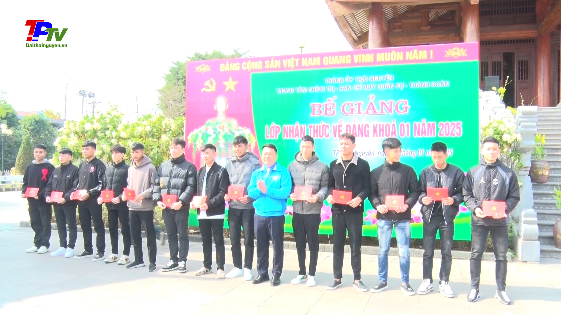 Bế giảng lớp bồi dưỡng nhận thức về Đảng khóa 1 năm 2025.