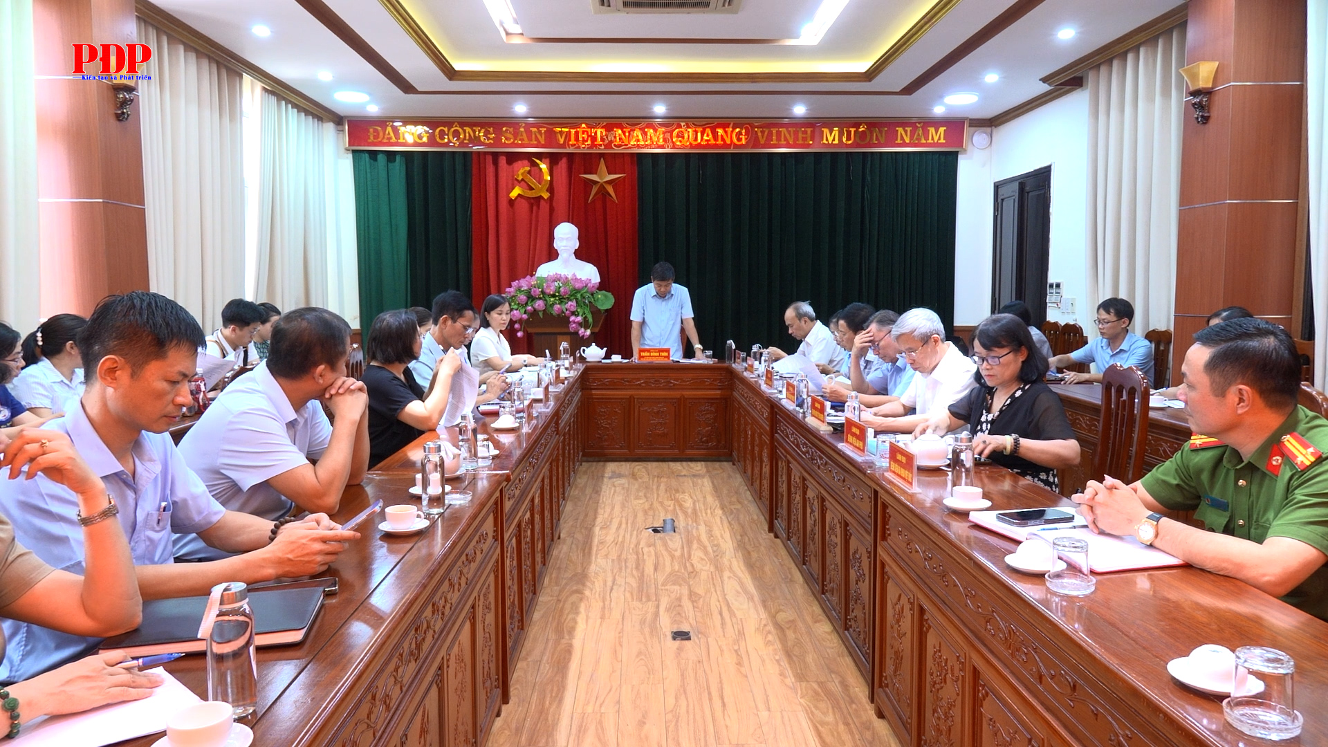 Phường Phan Đình Phùng thống nhất đẩy nhanh tiến độ cập nhật dữ liệu khám sức khỏe của công dân lên Cổng dữ liệu sức khỏe của Bộ Y tế.