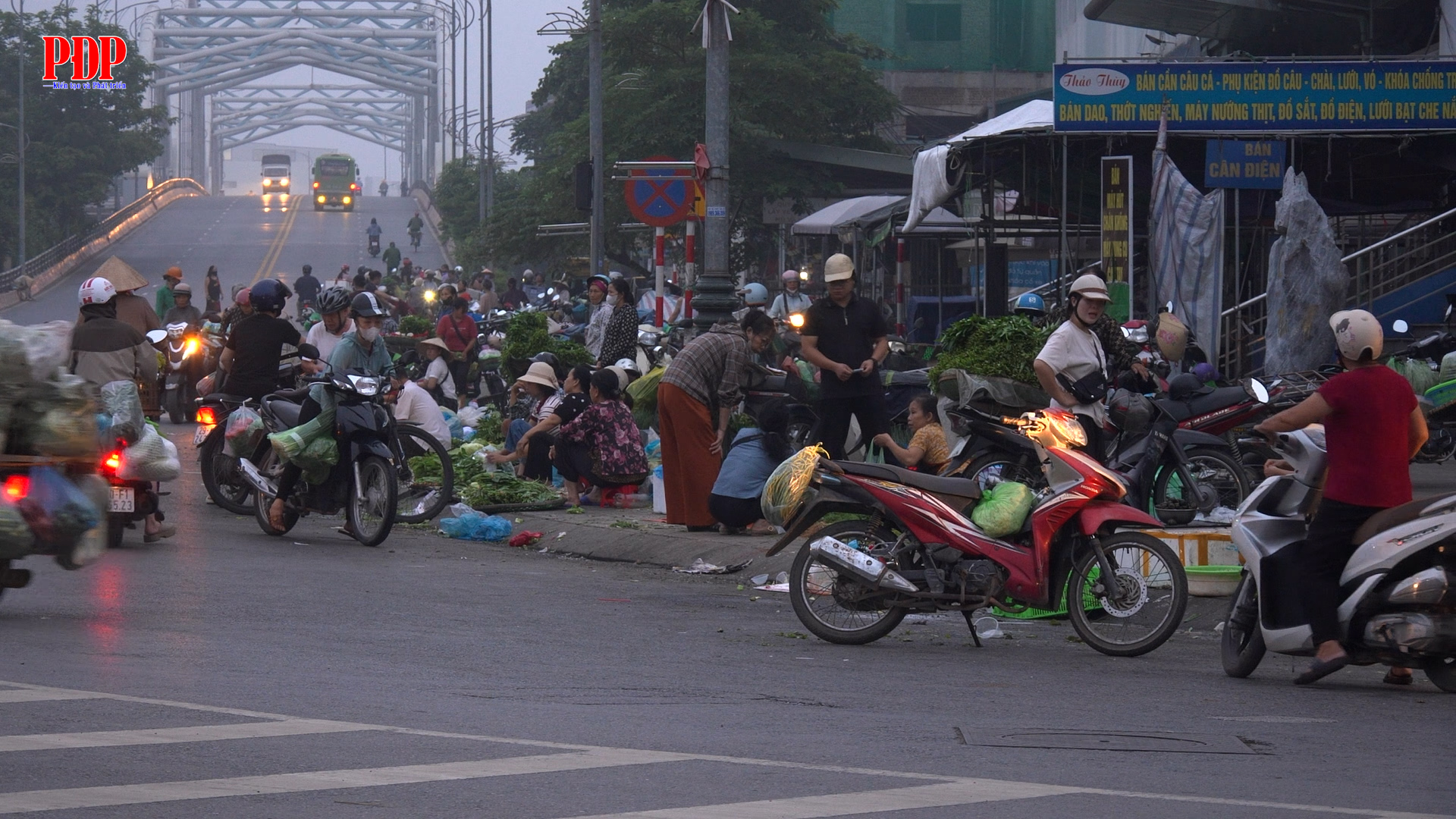 Kiểm tra, chấn chỉnh trật tự đô thị khu vực chợ Thái và phố Cột Cờ