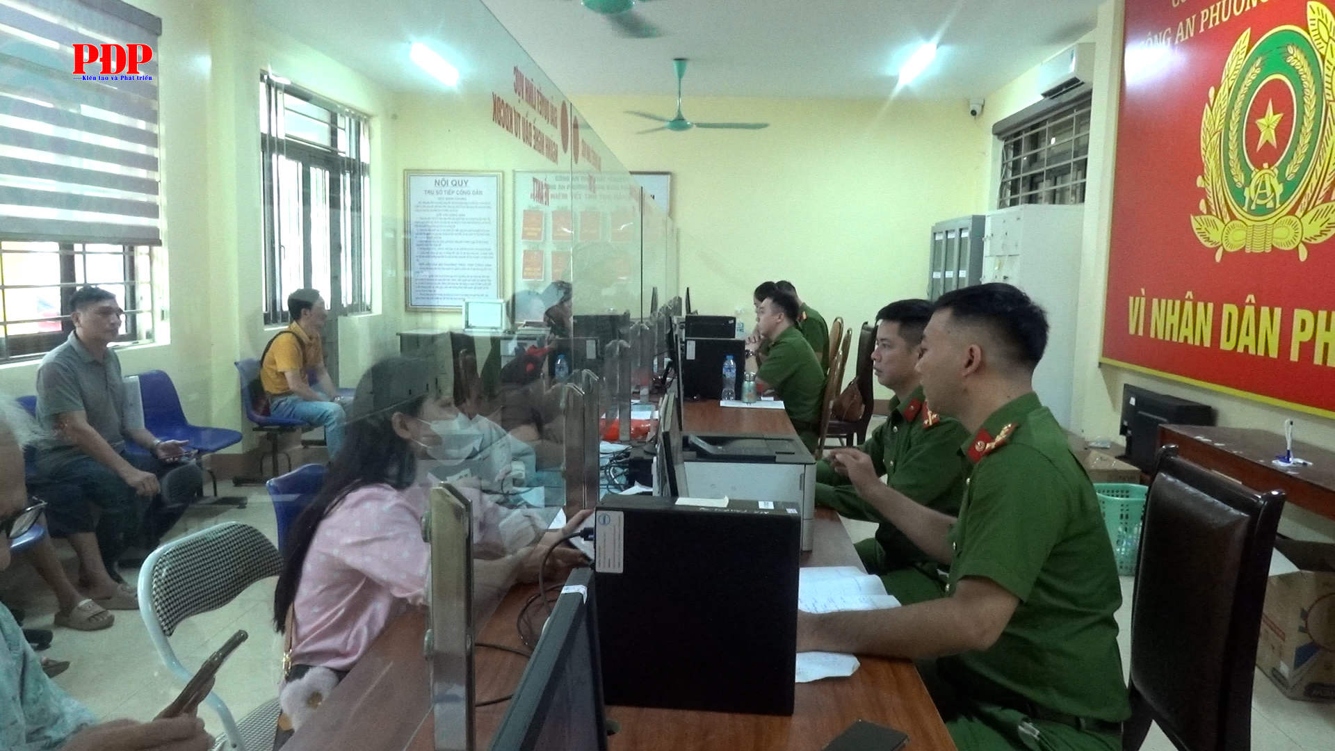 Công an phường Phan Đình Phùng: Chủ động, tận tâm trong cải cách thủ tục hành chính.