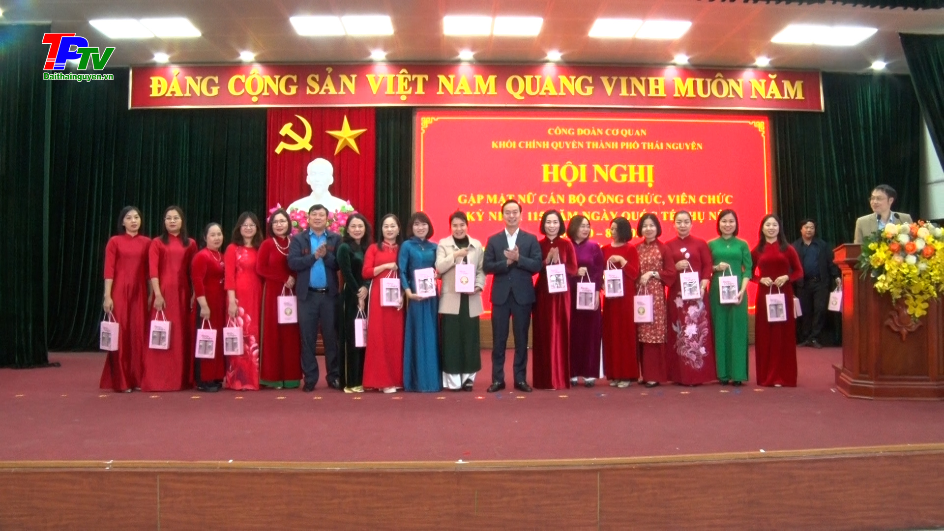 Công đoàn cơ quan khối chính quyền TP. Thái Nguyên: Gặp mặt nữ cán bộ, công chức, viên chức.