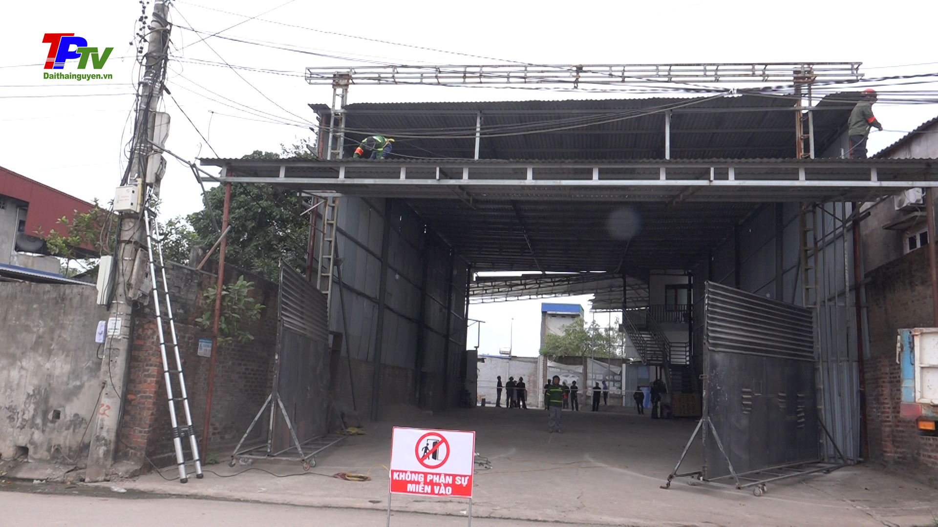 UBND phường Đồng Quang: Cưỡng chế trường hợp lấn chiếm đất.