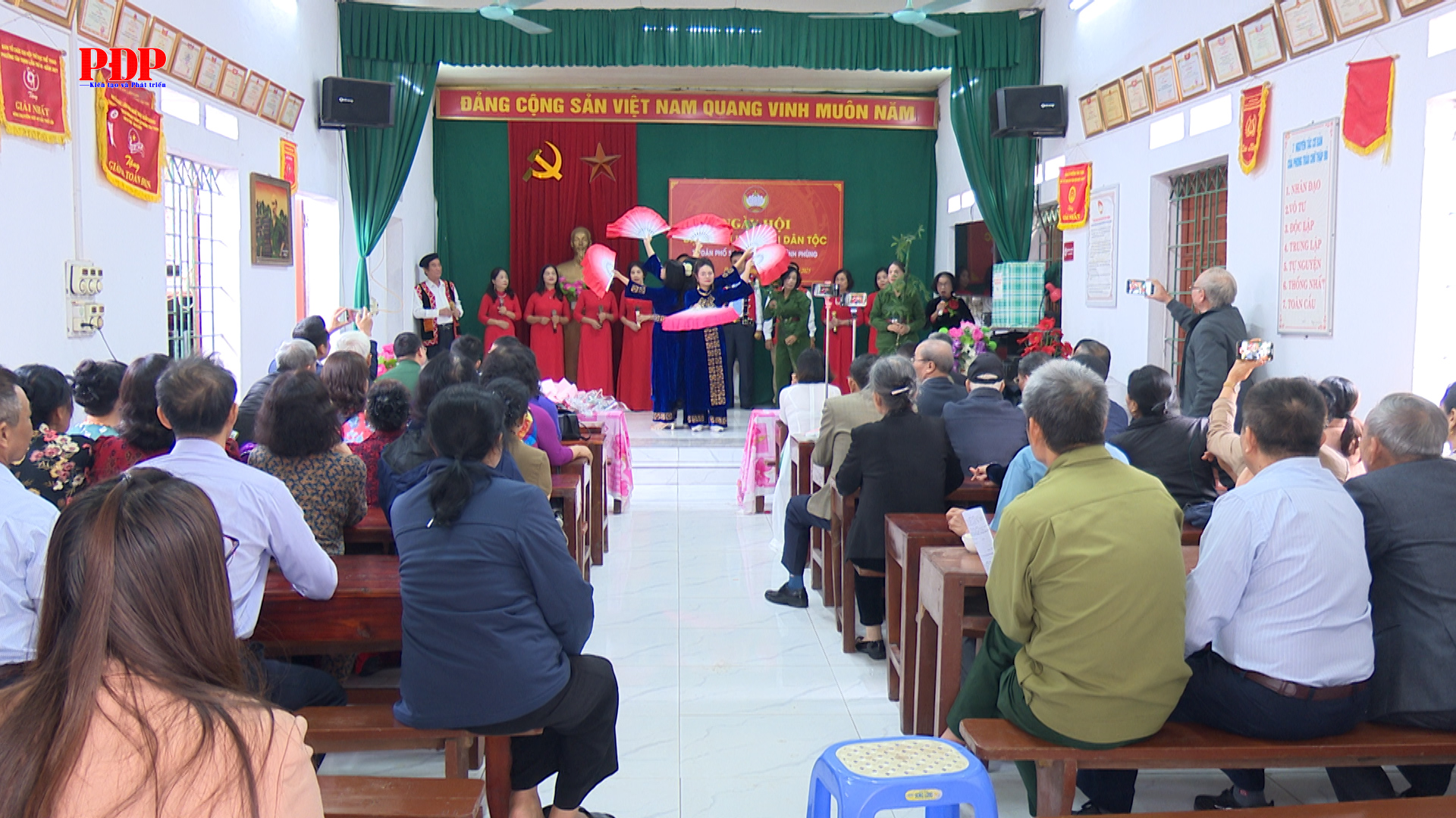 Tổ dân phố số 56, phường Phan Đình Phùng tổ chức Ngày hội Đại đoàn kết toàn dân tộc.