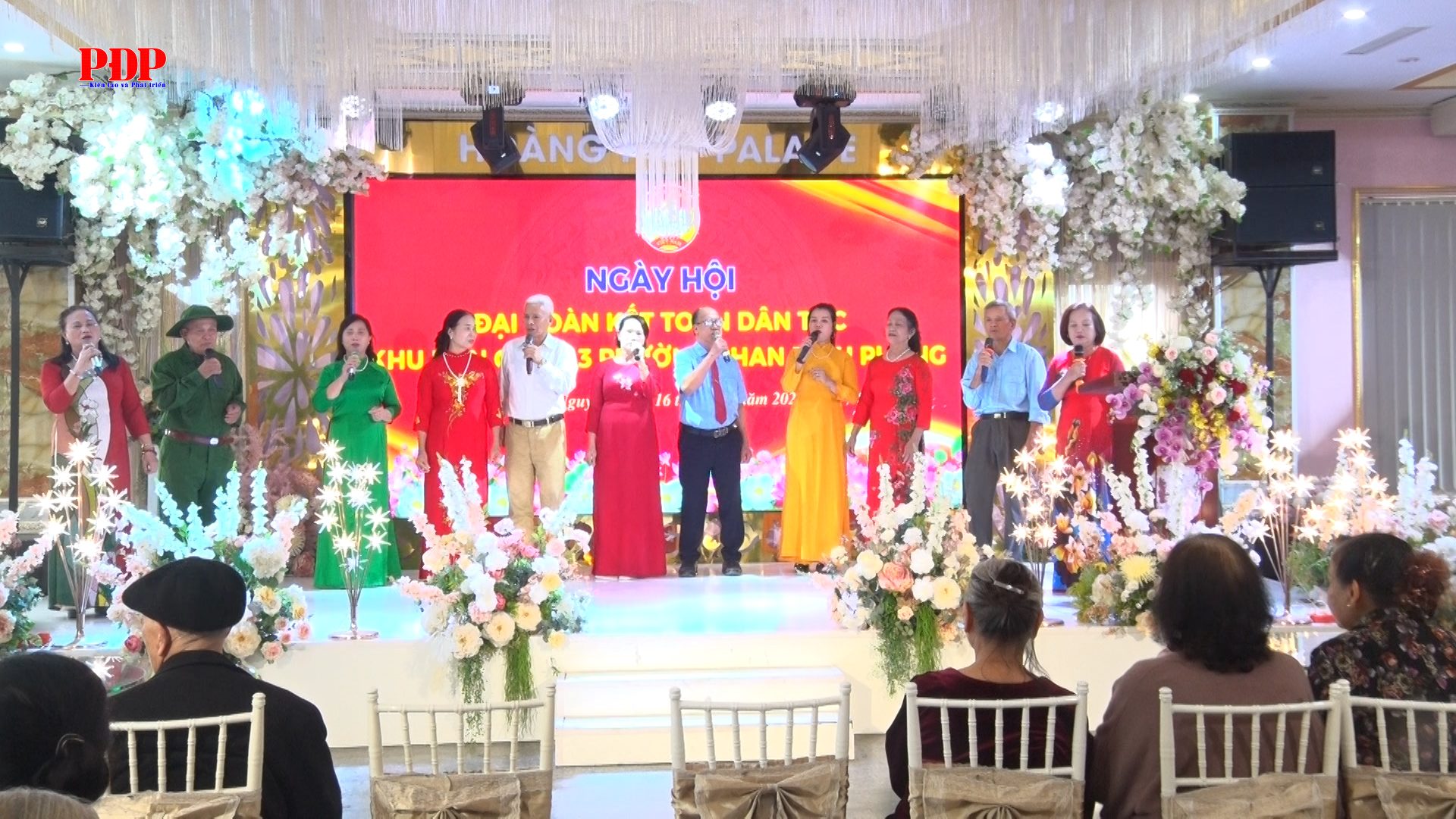 Tổ dân phố số 3, phường Phan Đình Phùng tổ chức Ngày hội Đại đoàn kết toàn dân tộc.