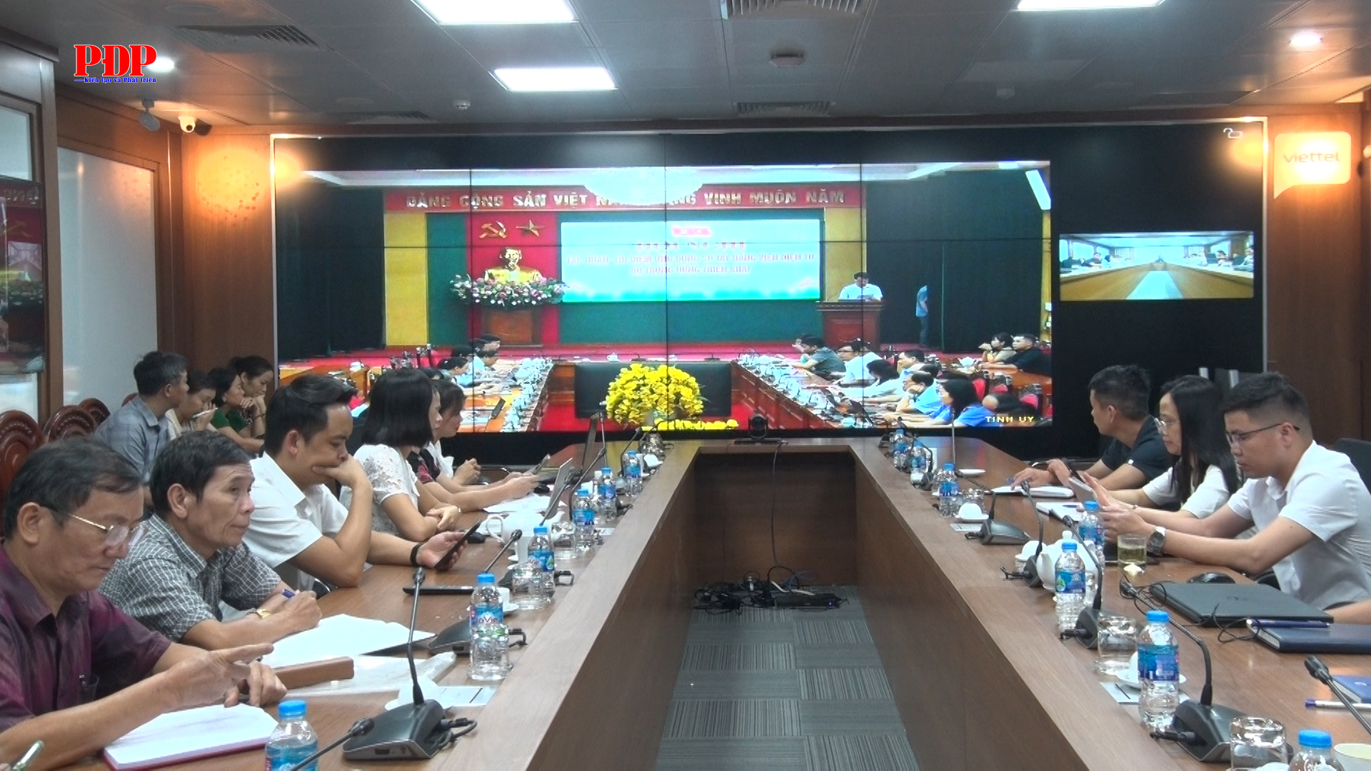 Tập huấn triển khai ứng dụng 'Sổ tay đảng viên điện tử'.