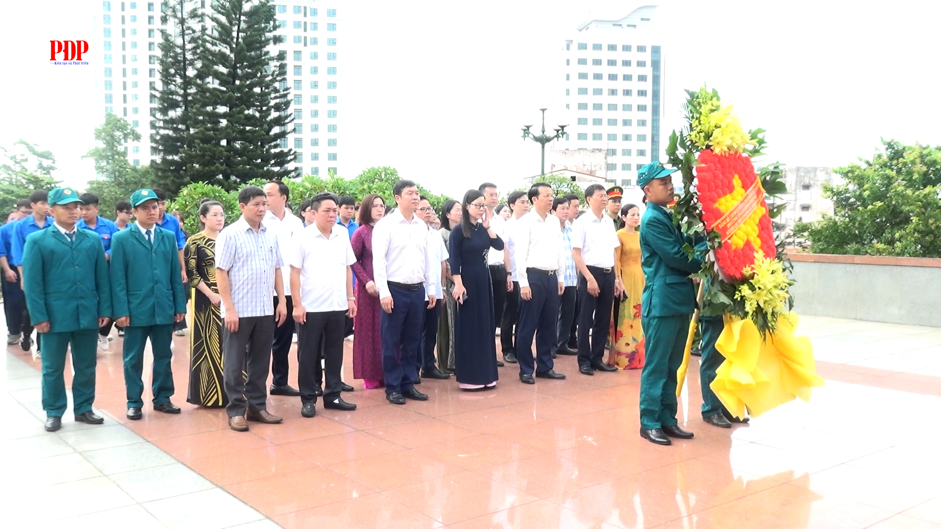 Đoàn đại biểu phường Phan Đình Phùng dâng hương tưởng nhớ các Anh hùng liệt sĩ nhân kỷ niệm 78 năm ngày Thương binh - Liệt sĩ (27-7)
