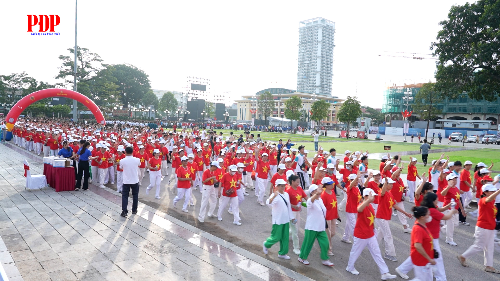 Hàng nghìn người tham gia Chương trình 