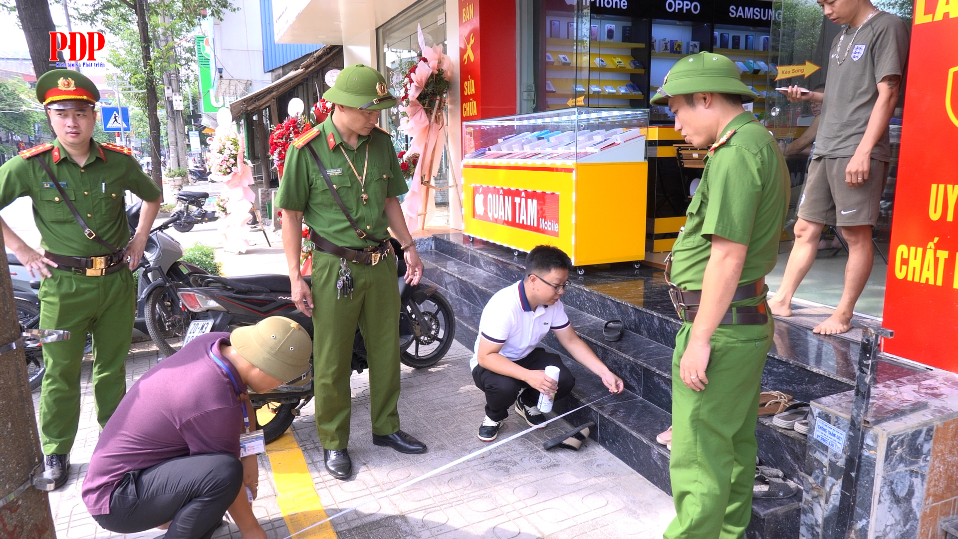 Tiếp tục tuyên truyền vận động người dân, hộ kinh doanh chấp hành nghiêm các quy định về trật tự đô thị.