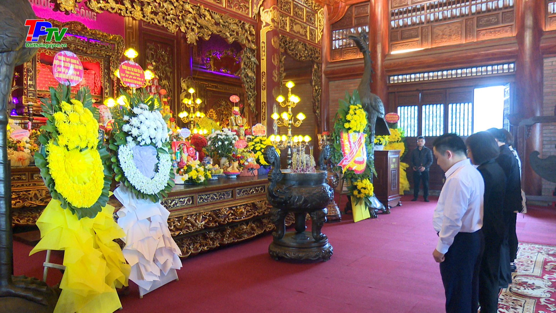 Đoàn công tác Báo Dân tộc và Phát triển: Dâng hương tưởng niệm 60 liệt sỹ TNXP Đại đội 915, Đội 91 Bắc Thái.