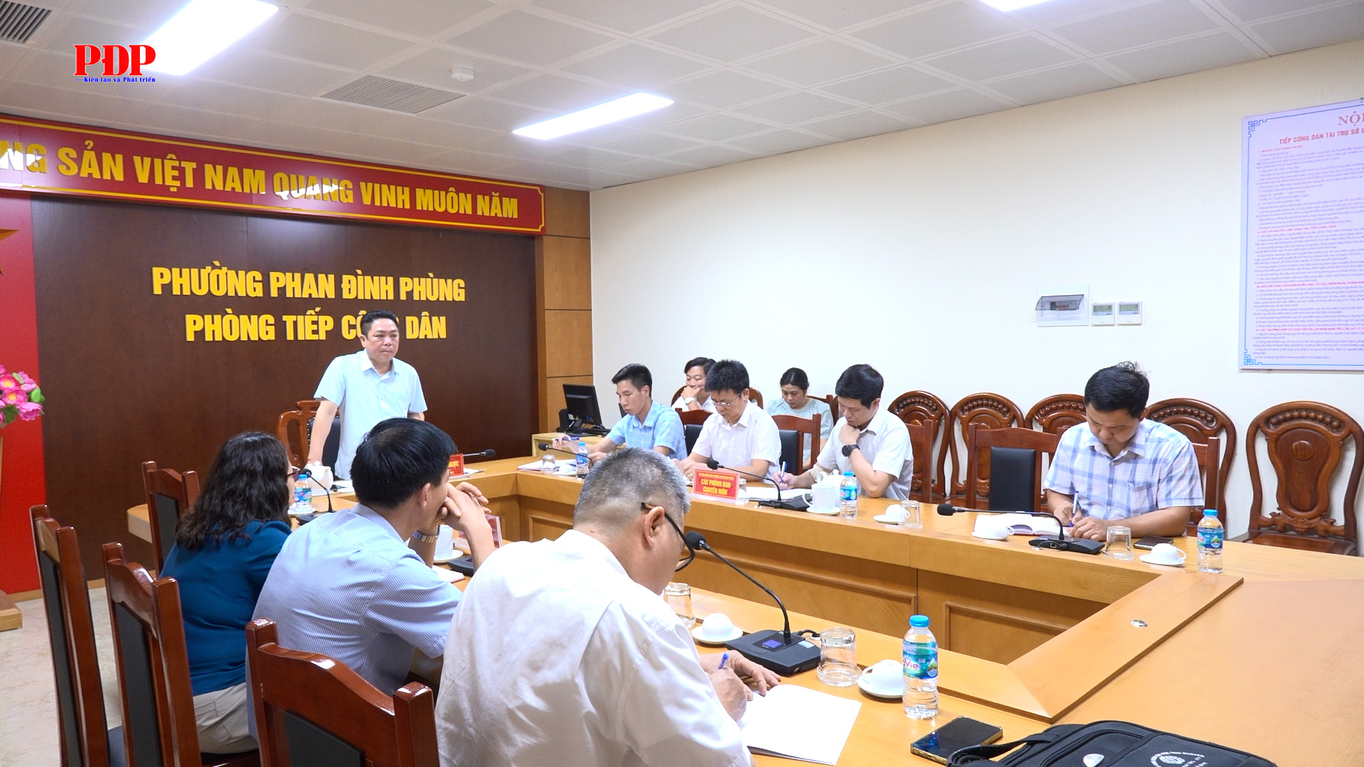 Đối thoại giải quyết vướng mắc về công tác bồi thường, hỗ trợ GPMB đối với hộ bà Hà Thị Thu Hiền tổ 56, phường Phan Đình Phùng.