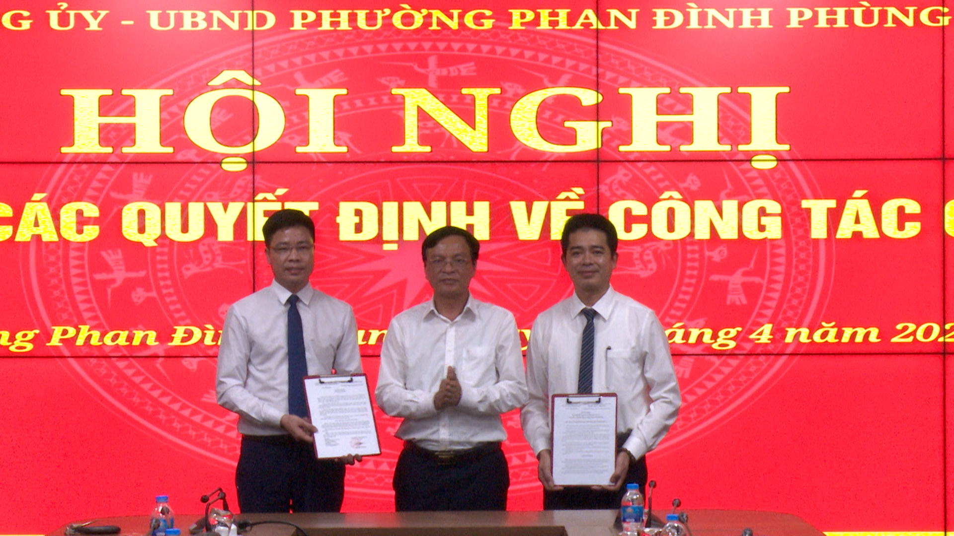 Hội nghị công bố các Quyết định của Ban Thường vụ Đảng ủy, Ủy ban nhân dân phường Phan Đình Phùng về công tác cán bộ.