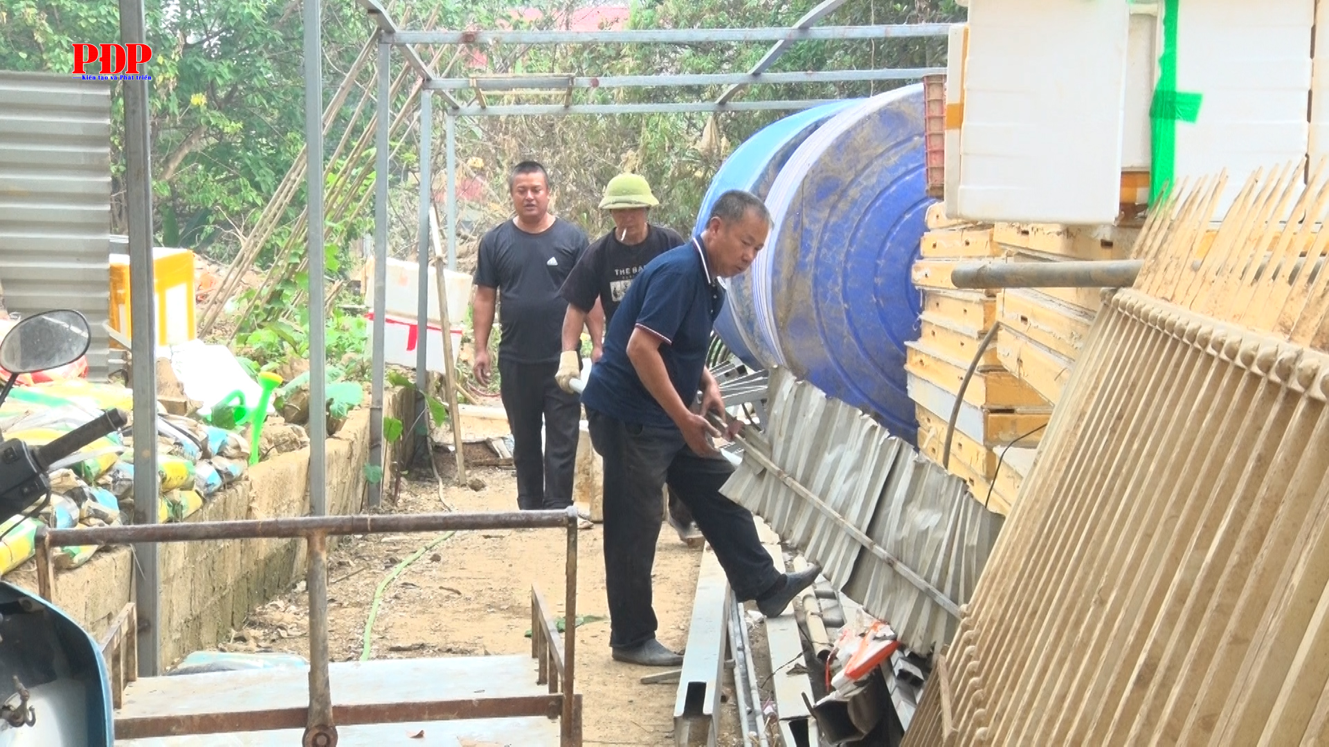 Hộ dân đồng thuận trả lại mặt bằng mương thoát nước.