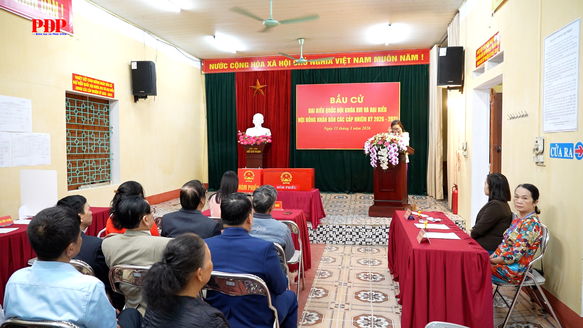 Khai mạc bầu cử đại biểu Quốc hội khóa XVI và đại biểu HĐND các cấp nhiệm kỳ 2026-2031 tại Khu vực bỏ phiếu số 16, phường Phan Đình Phùng.