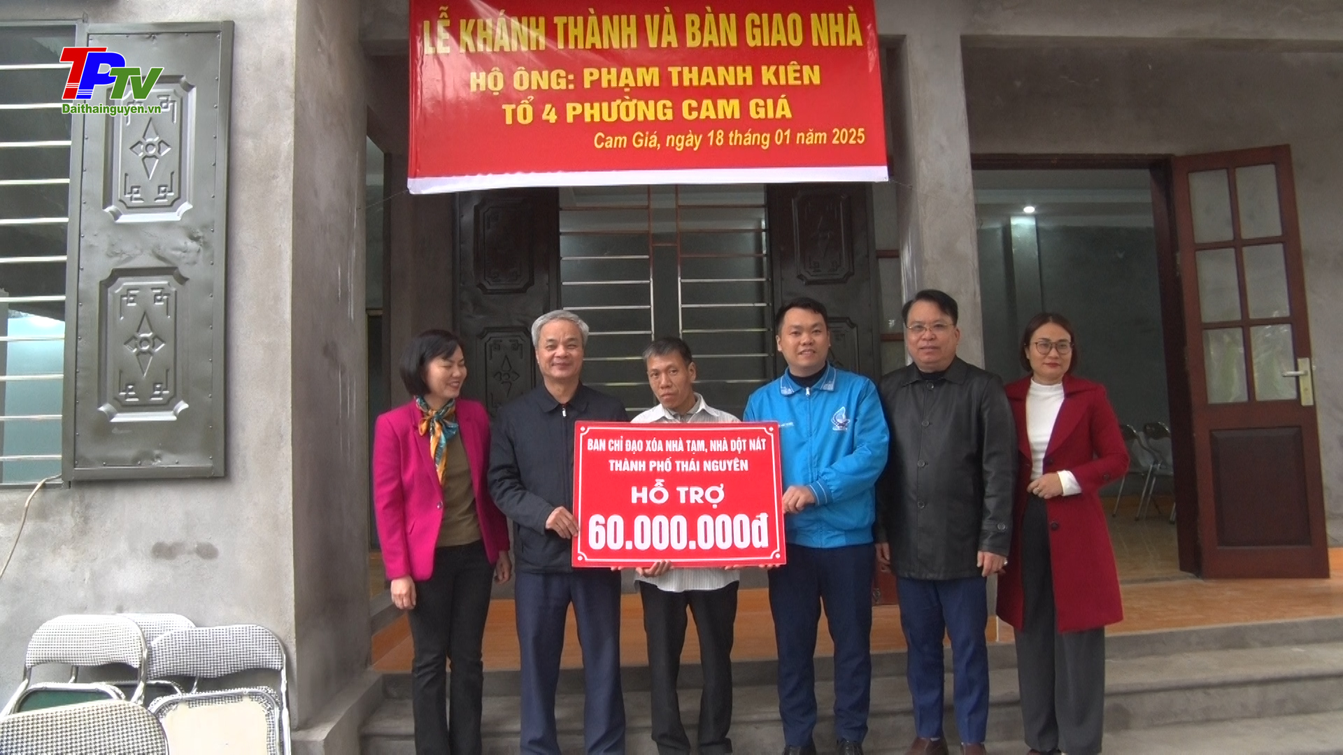 Phường Cam Giá: Khánh thành và bàn giao nhà cho ông Phạm Thanh Kiên.