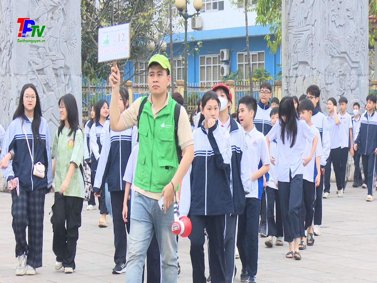 Khu di tích lịch sử Quốc gia 60 liệt sỹ thanh niên xung phong Đại đội 915 đón hàng nghìn đoàn viên, thanh niên, học sinh đến dâng hương.