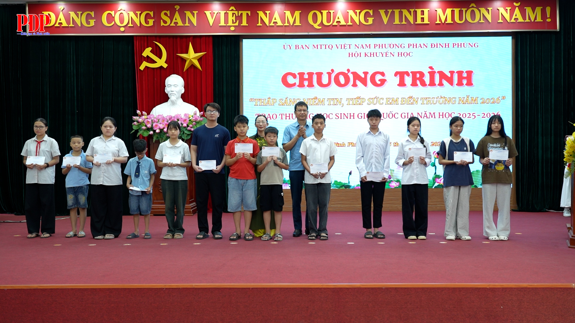 Hội khuyến học phường Phan Đình Phùng tổ chức chương trình “Thắp sáng niềm tin, tiếp bước em đến trường” năm 2026