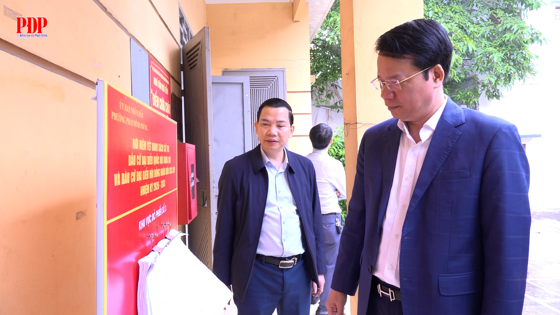 Lãnh đạo phường Phan Đình Phùng: Kiểm tra địa điểm các khu vực bỏ phiếu trên địa bàn