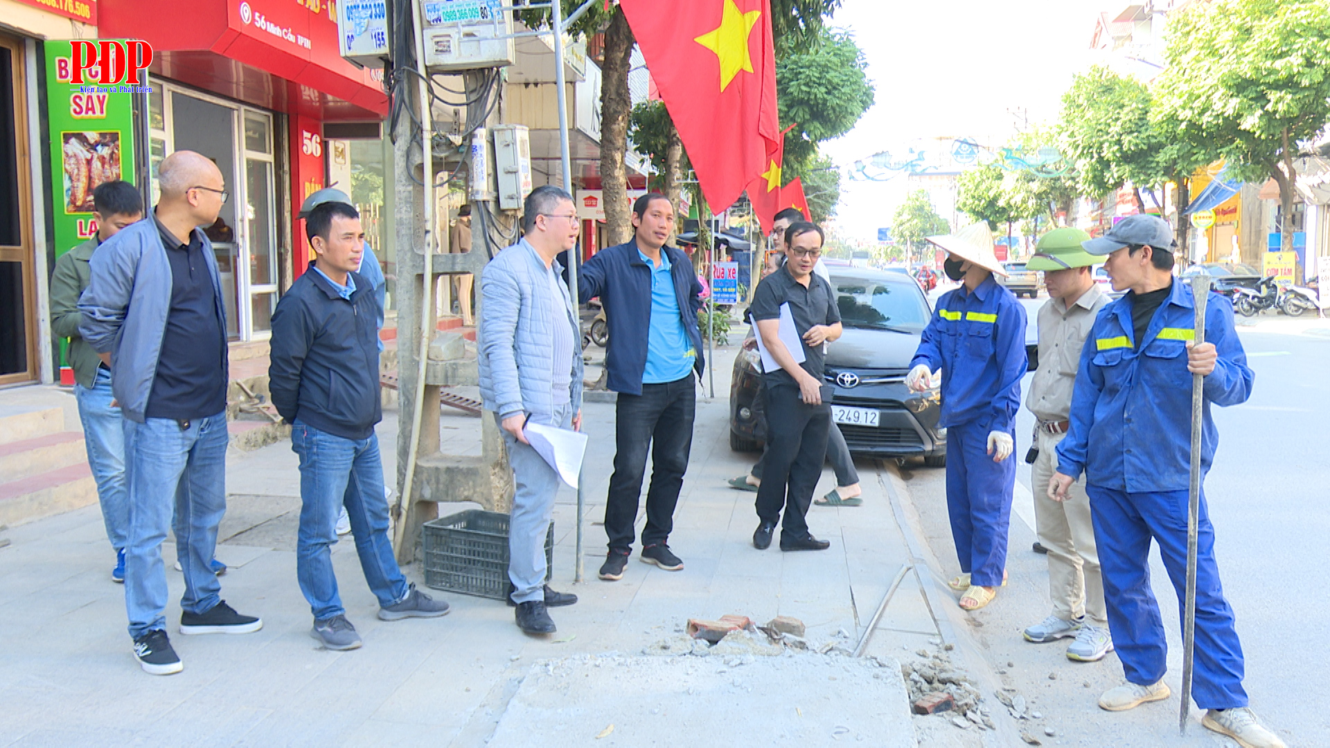 Kiểm tra thực địa, thống nhất giải pháp xử lý tình trạng ngập úng trên địa bàn phường Phan Đình Phùng