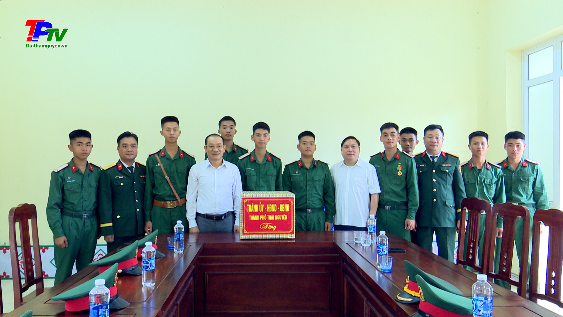 Lãnh đạo thành phố Thái Nguyên dự lễ tuyên thệ chiến sỹ mới năm 2025 tại các đơn vị.