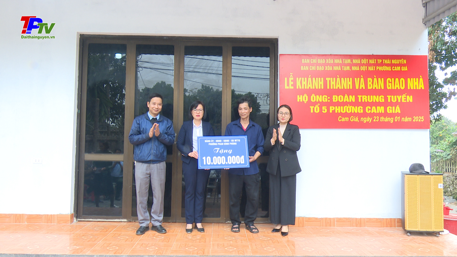 Phường Cam Giá: Khánh thành và bàn giao nhà cho hộ nghèo.