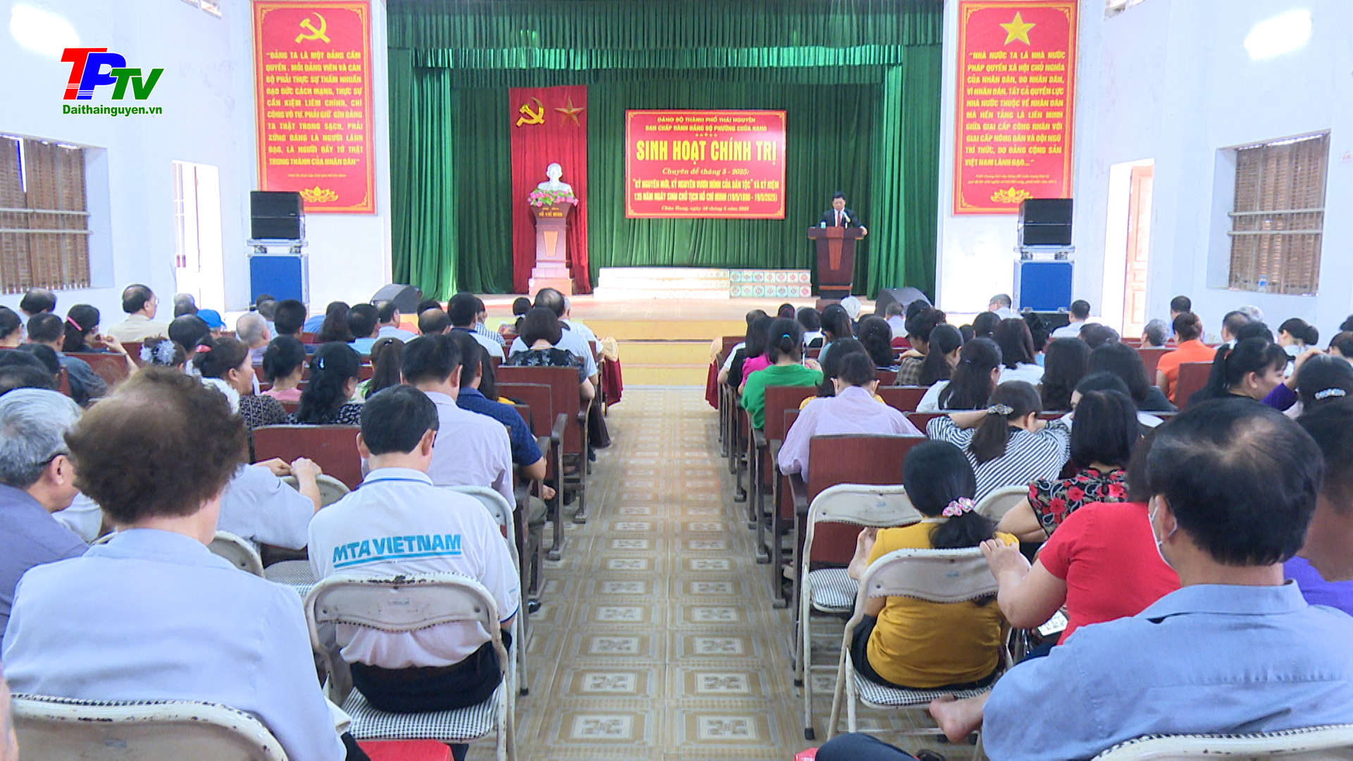 Đảng uỷ phường Chùa Hang tổ chức sinh hoạt chính trị.