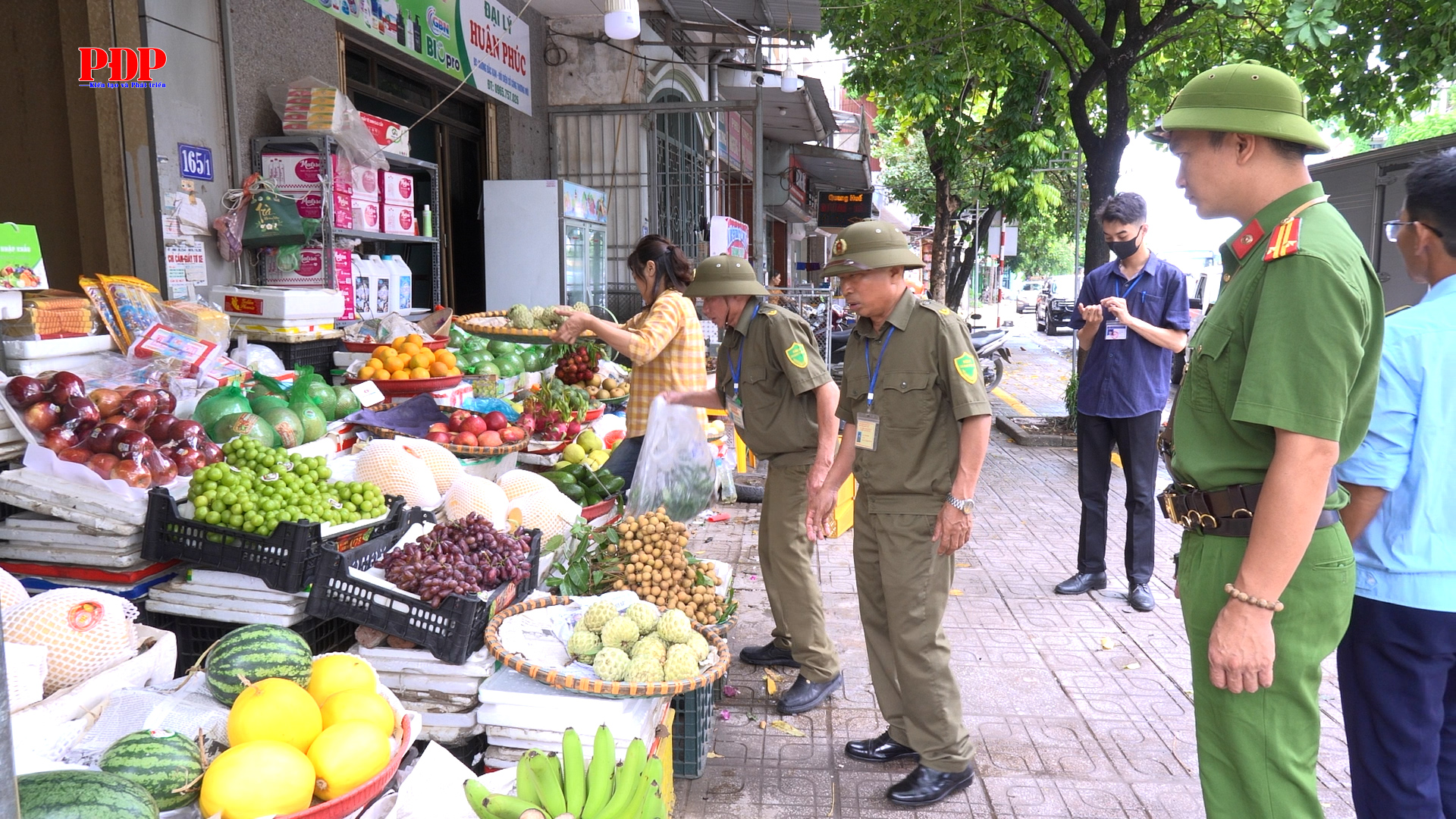 Phường Phan Đình Phùng tiếp tục phúc tra, xử lý vi phạm về trật tự, mỹ quan đô thị trên tuyến đường Bắc Kạn