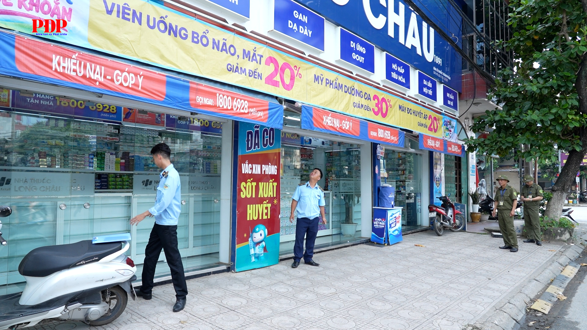 Phường Phan Đình Phùng tiếp tục phúc tra việc chấp hành các quy định về đảm bảo trật tự đô thị trên tuyến đường Cách mạng Tháng Tám